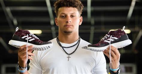 pat mahomes shoes off plan.